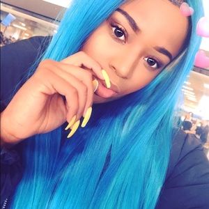 Meet your Posher, Lorraine